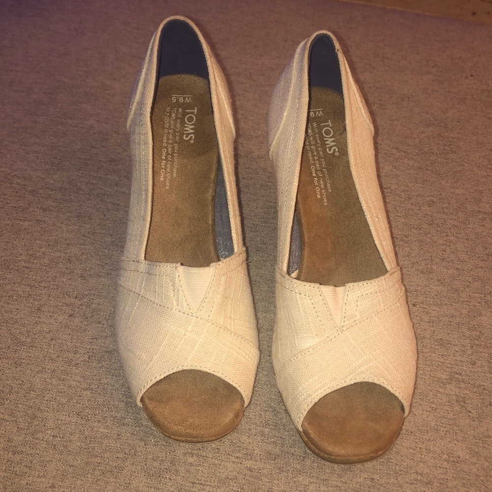 Womens Toms Wedge Sandals size 9.5 Cream linen Excellent condition!